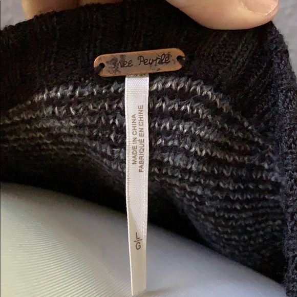 Gently loved Sweater by Free People Loose sleaves - Picture 5 of 8